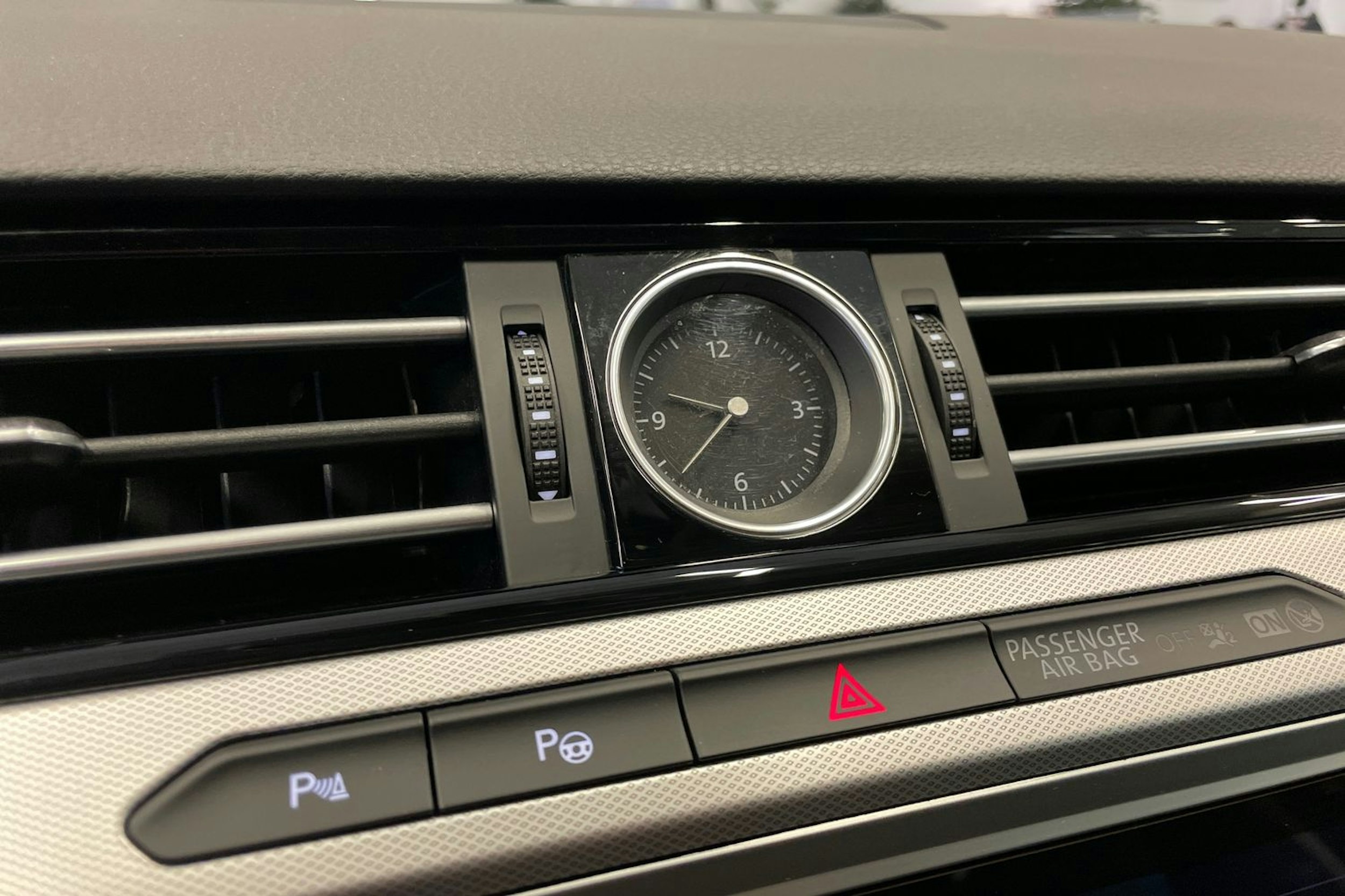 Musta Volkswagen PASSAT 2018 kuva 23.