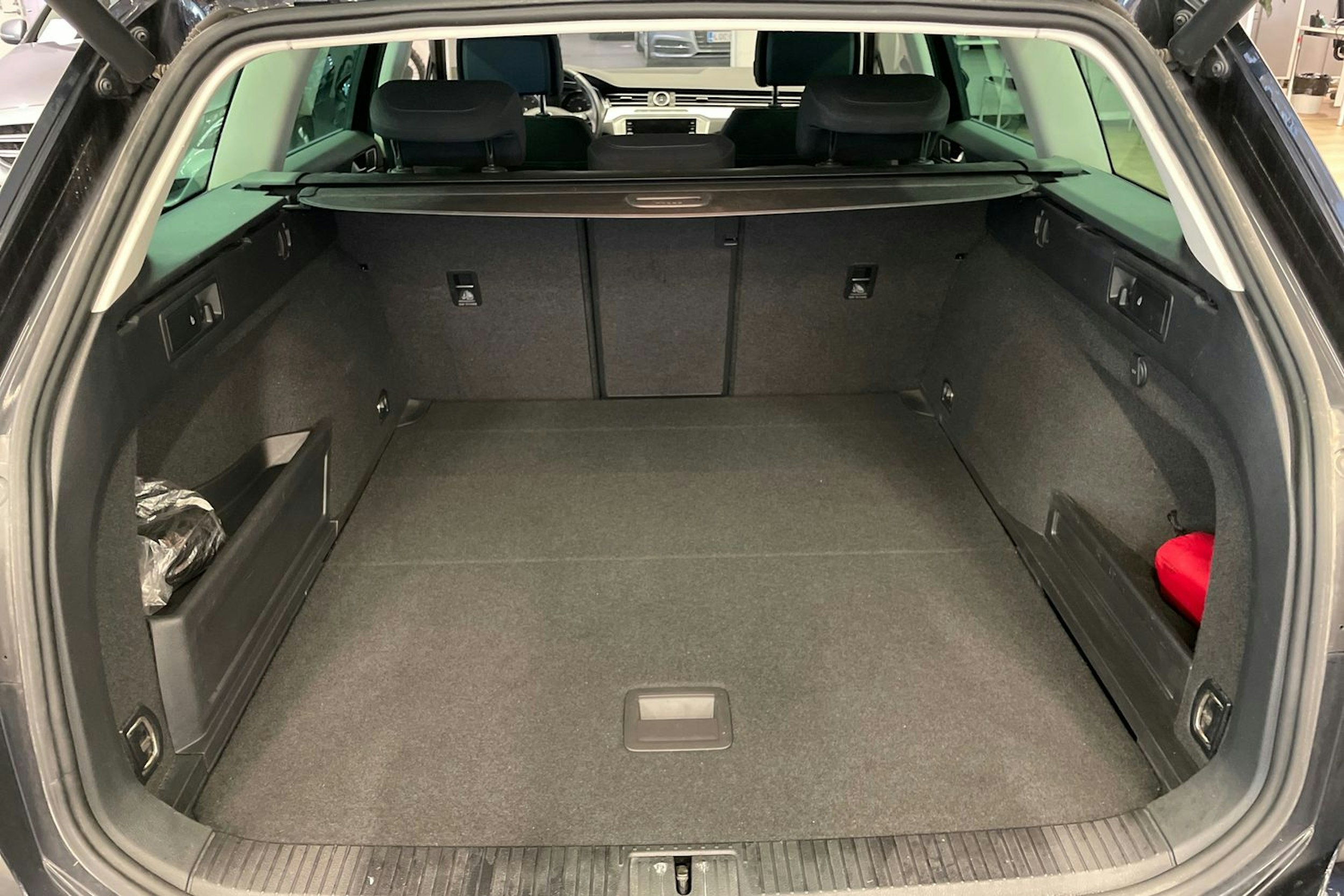 Musta Volkswagen PASSAT 2018 kuva 26.