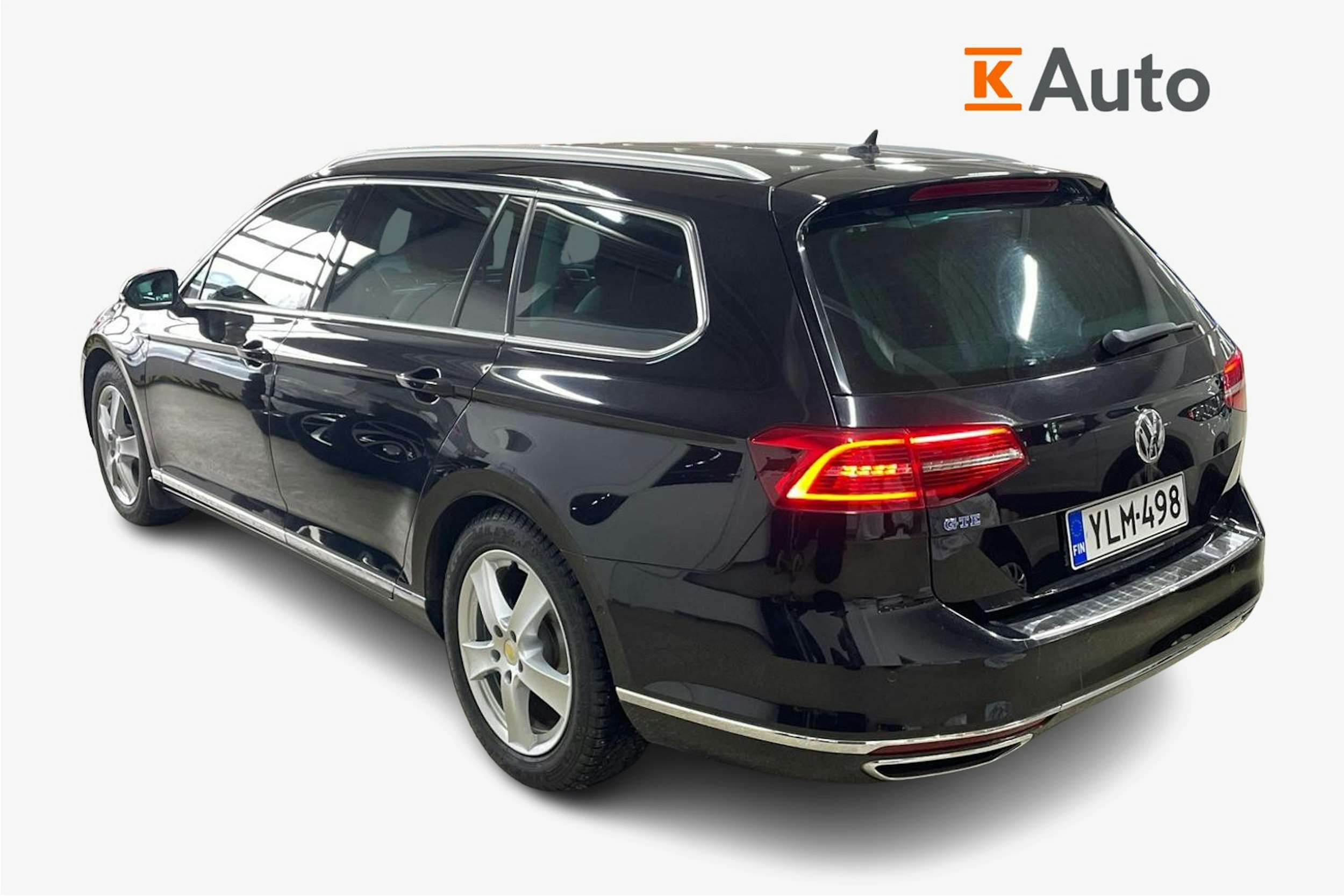 musta Volkswagen Passat 2018 kuva 2.