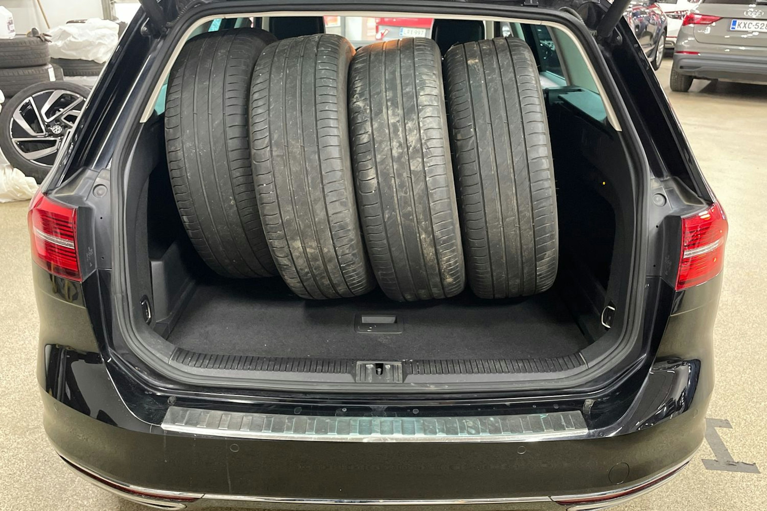 musta Volkswagen Passat 2018 kuva 18.