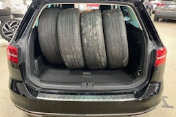 musta Volkswagen Passat 2018 kuva 18.