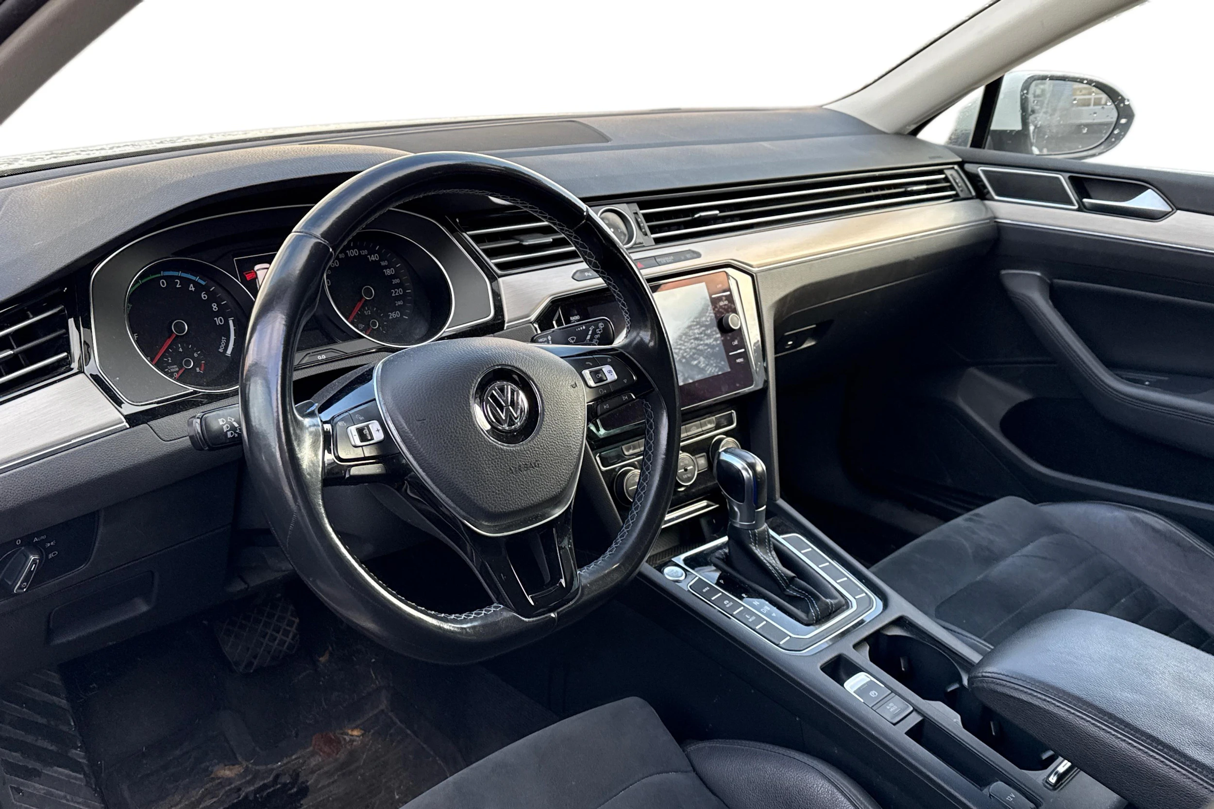 valkoinen Volkswagen Passat 2018 kuva 3.