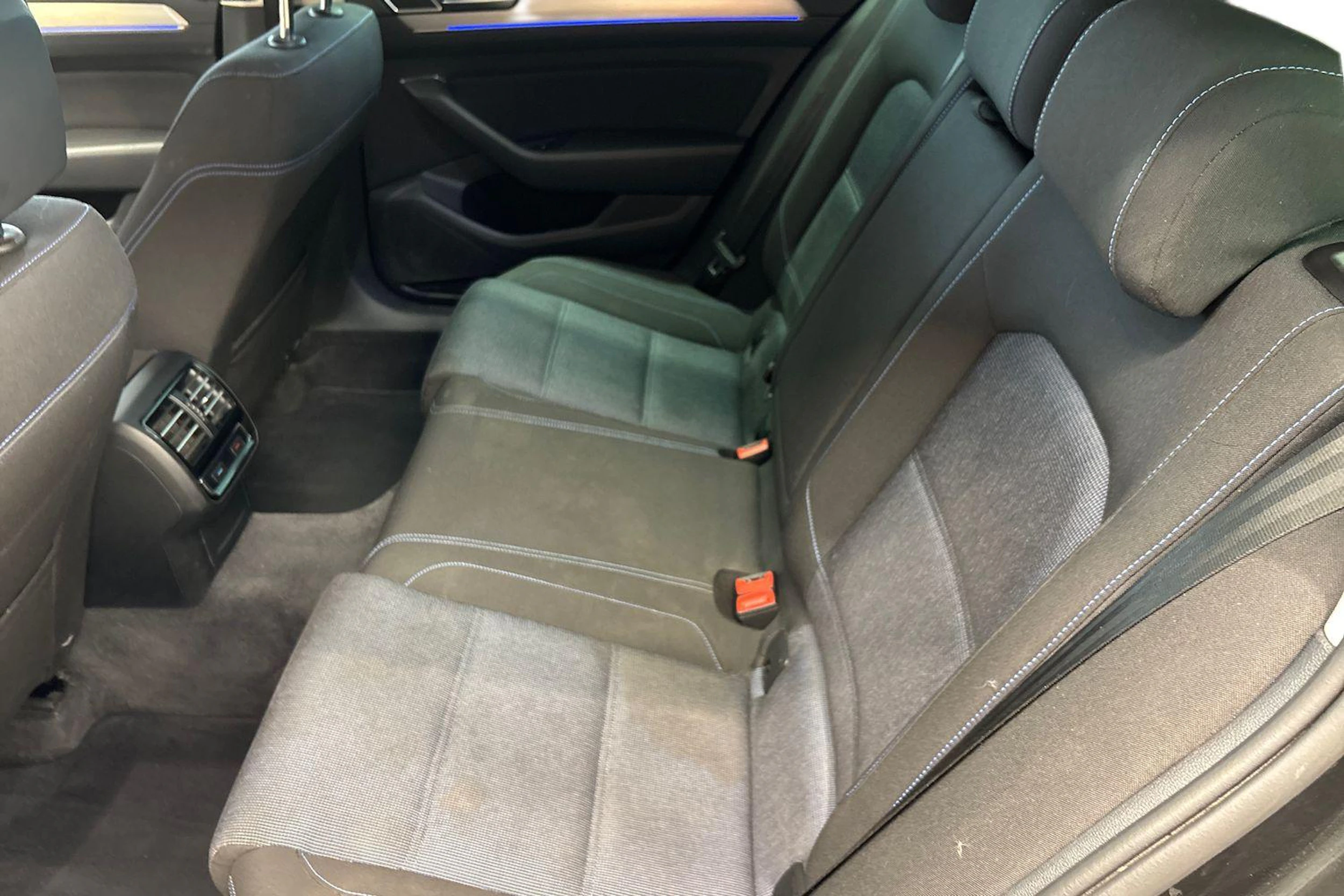 Harmaa Volkswagen PASSAT 2018 kuva 8.