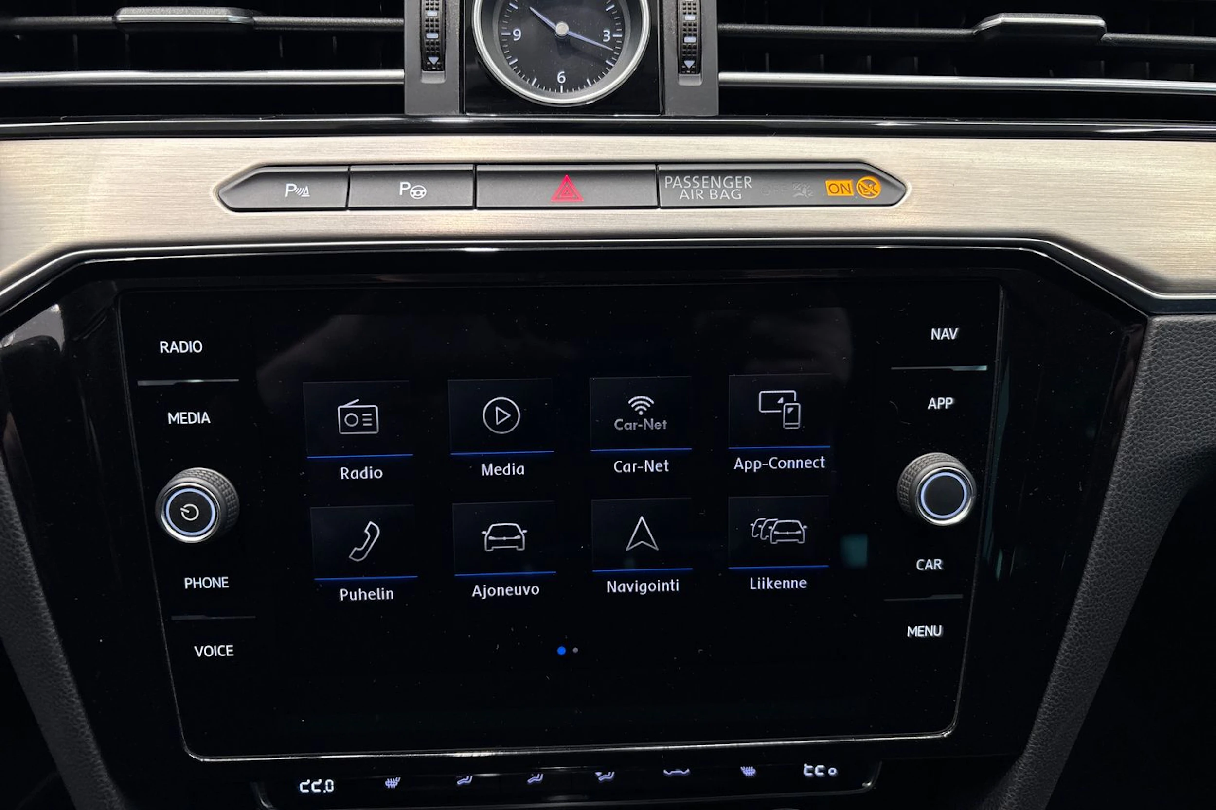 Harmaa Volkswagen PASSAT 2018 kuva 12.