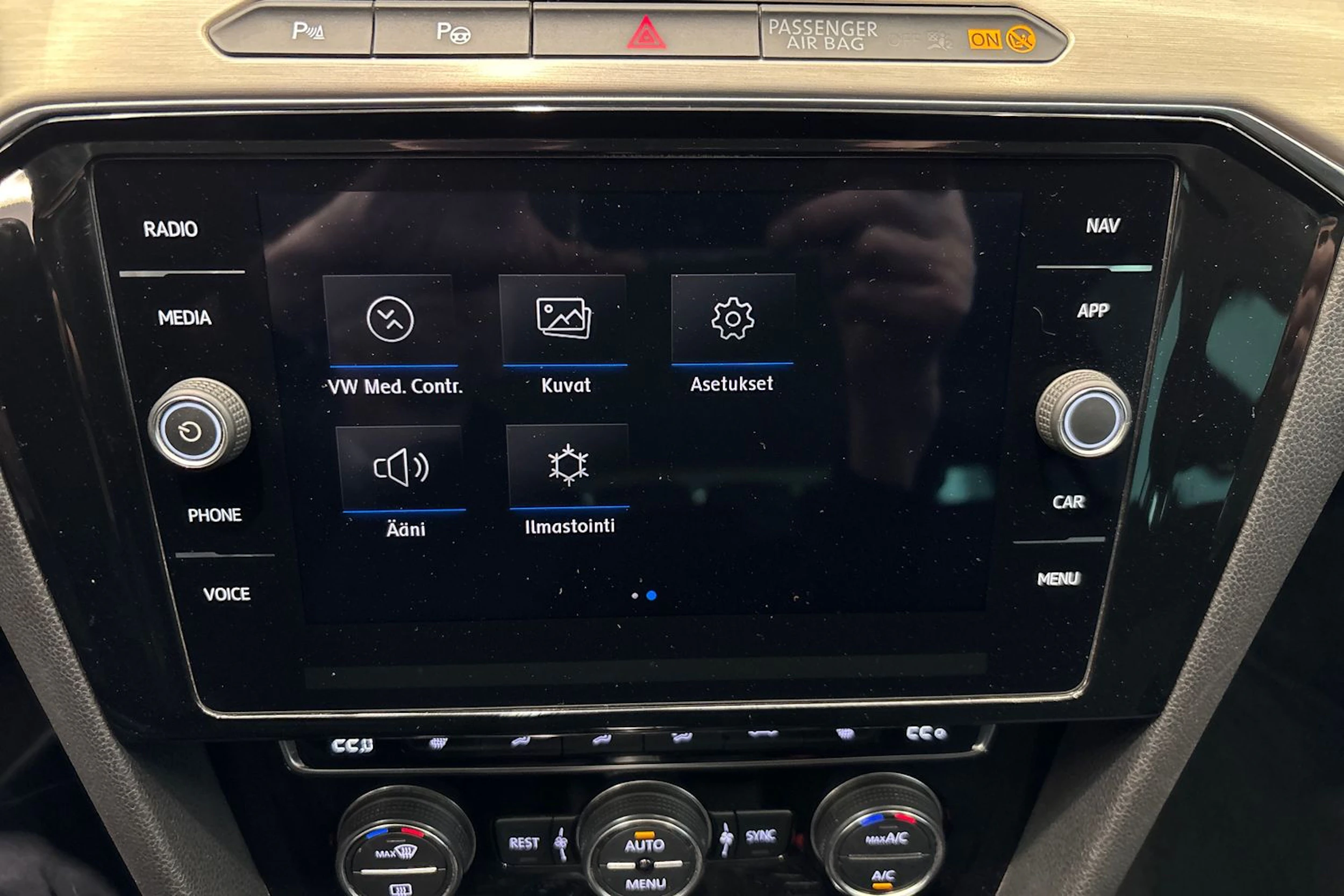 Harmaa Volkswagen PASSAT 2018 kuva 13.
