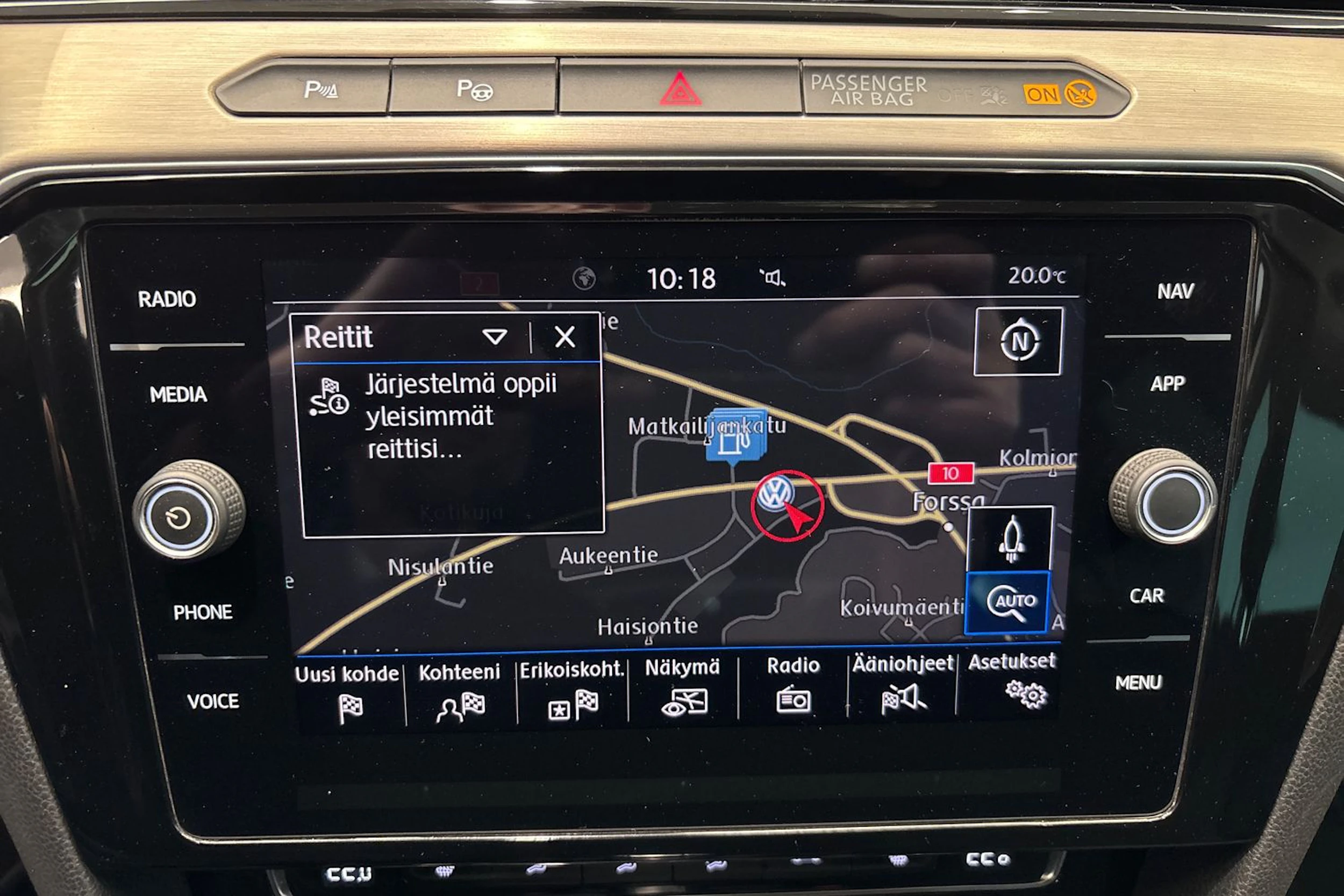 Harmaa Volkswagen PASSAT 2018 kuva 15.