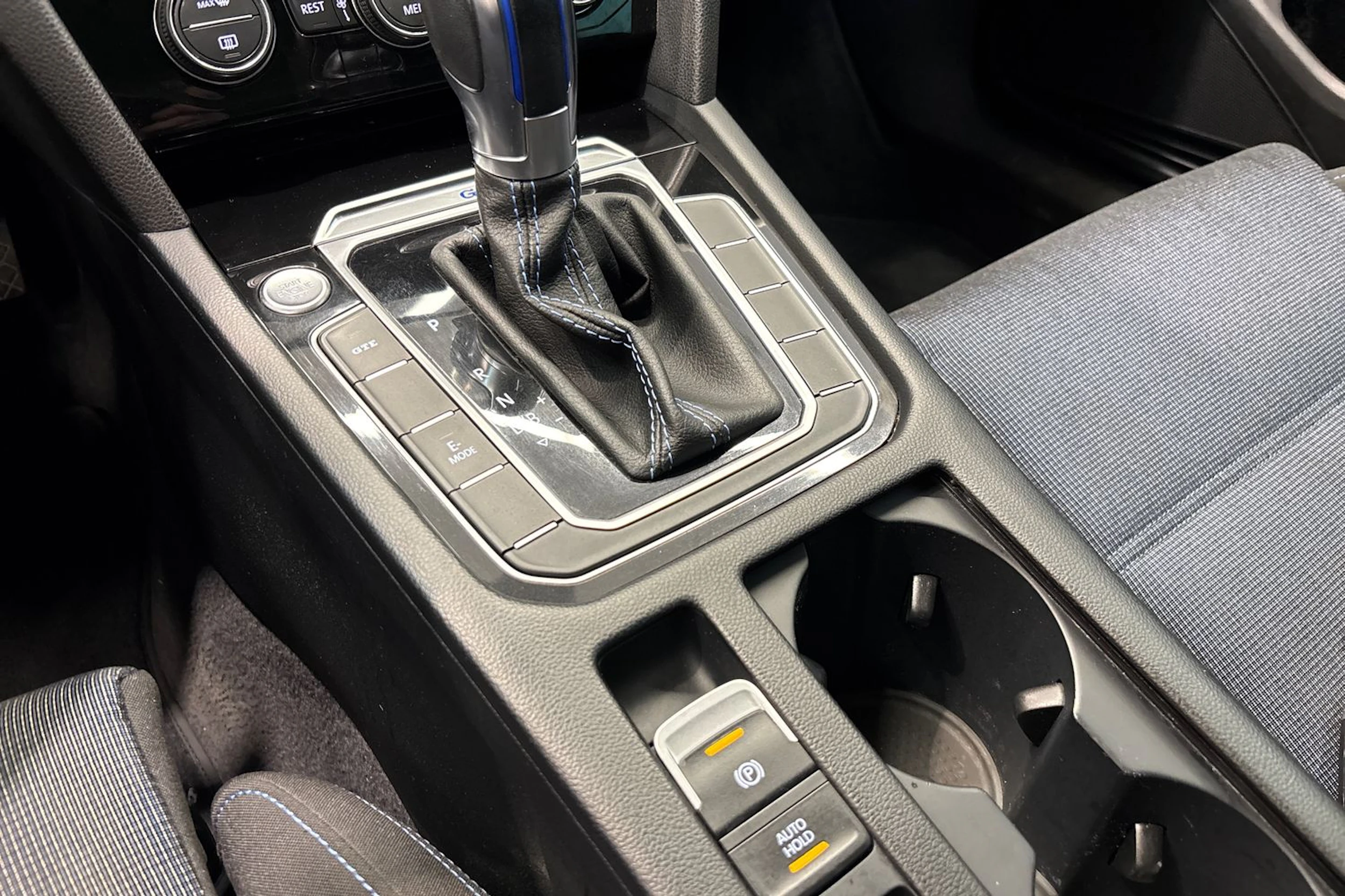 Harmaa Volkswagen PASSAT 2018 kuva 18.