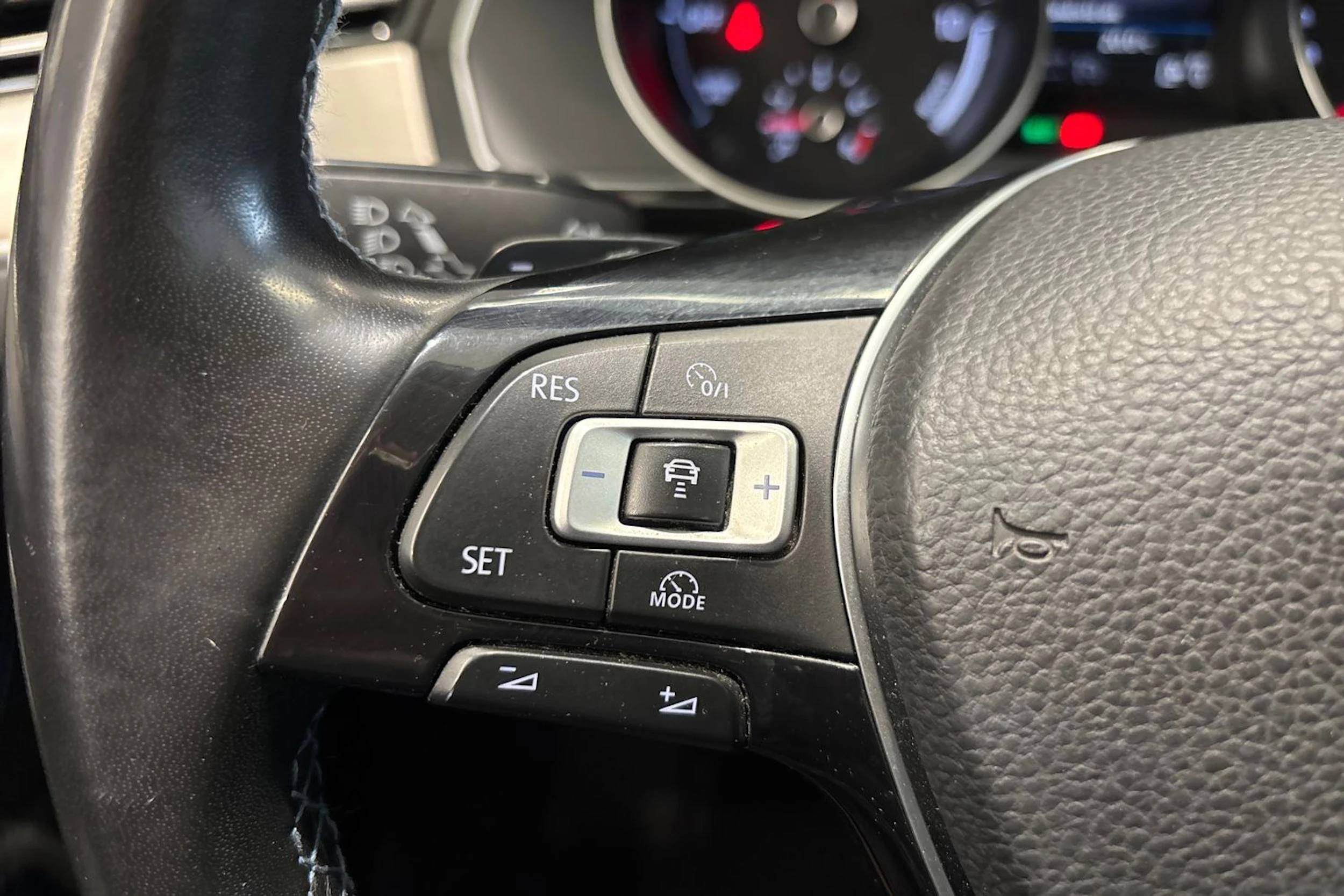 Harmaa Volkswagen PASSAT 2018 kuva 19.