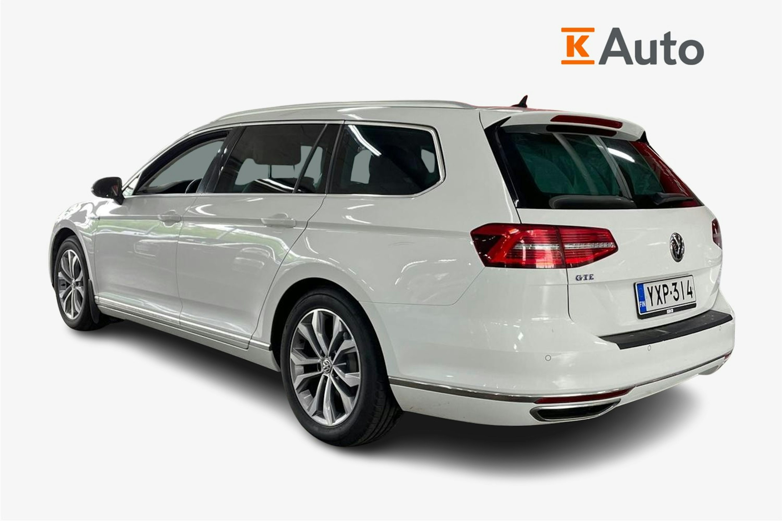 Valkoinen Volkswagen PASSAT 2018 kuva 2.