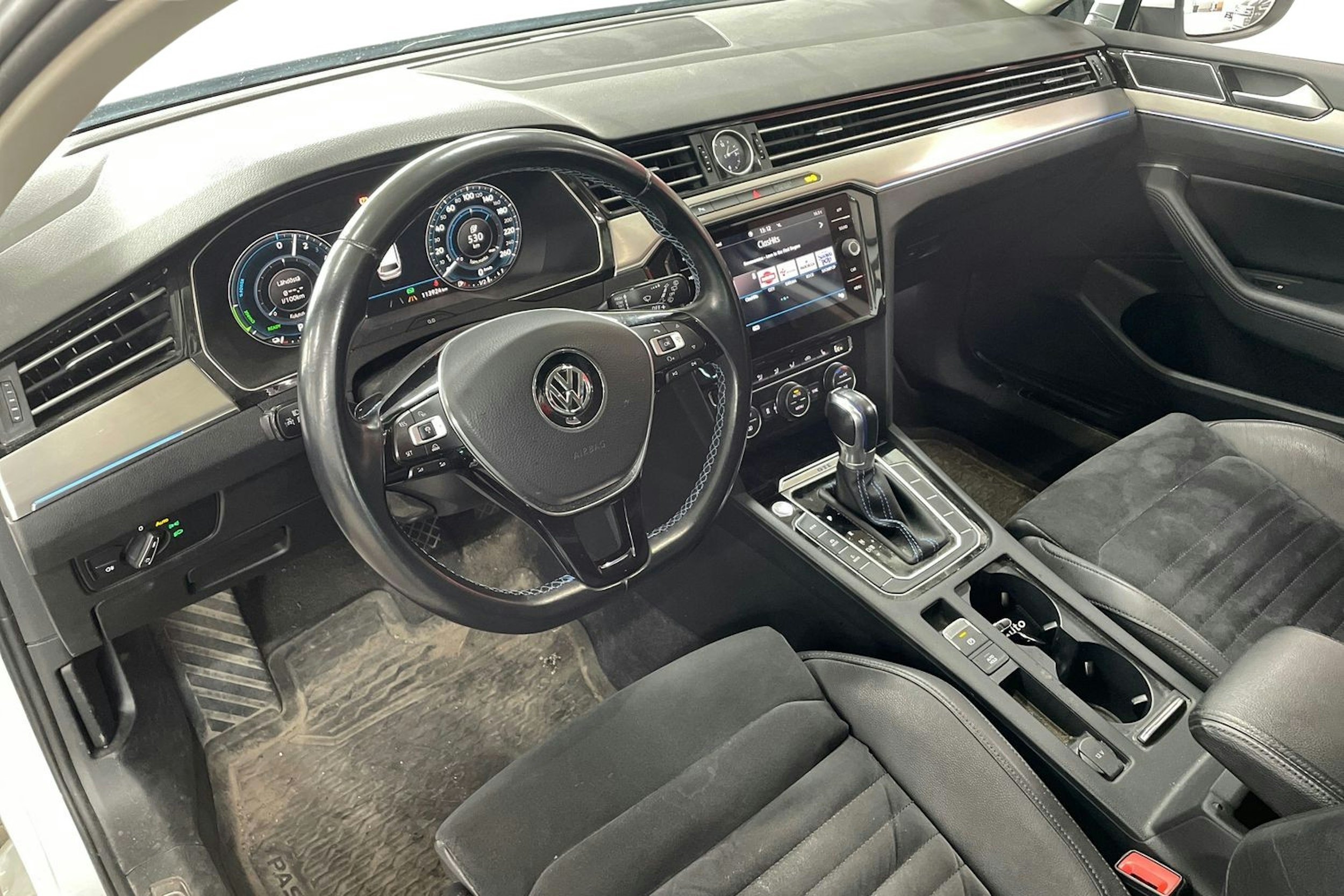 Valkoinen Volkswagen PASSAT 2018 kuva 3.