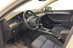 valkoinen Volkswagen Passat 2018 kuva 3.