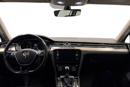 valkoinen Volkswagen Passat 2018 kuva 9.