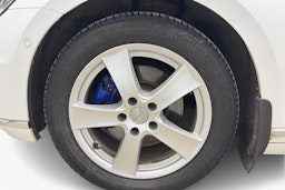 valkoinen Volkswagen Passat 2018 kuva 11.