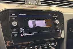 valkoinen Volkswagen Passat 2018 kuva 17.