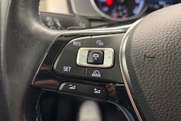 valkoinen Volkswagen Passat 2018 kuva 18.