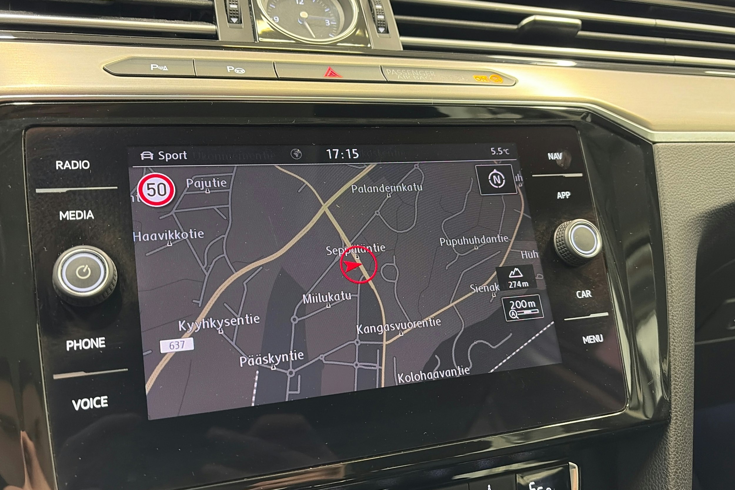 valkoinen Volkswagen Passat 2018 kuva 19.