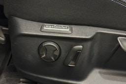 valkoinen Volkswagen Passat 2018 kuva 20.