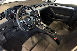 Valkoinen Volkswagen PASSAT 2018 kuva 6.