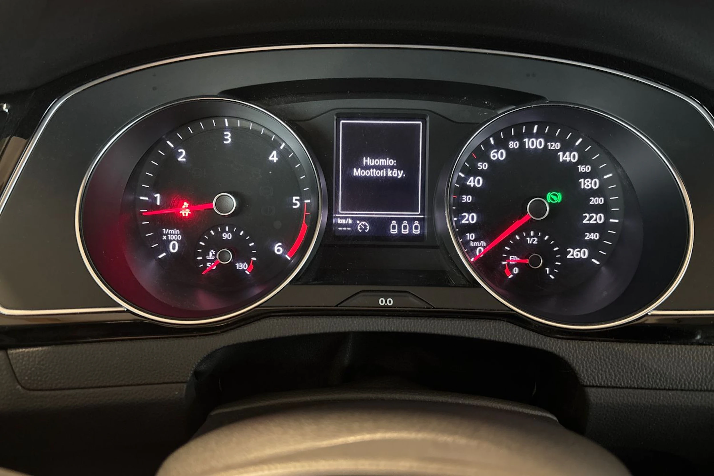 Valkoinen Volkswagen PASSAT 2018 kuva 11.