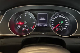 Valkoinen Volkswagen PASSAT 2018 kuva 11.