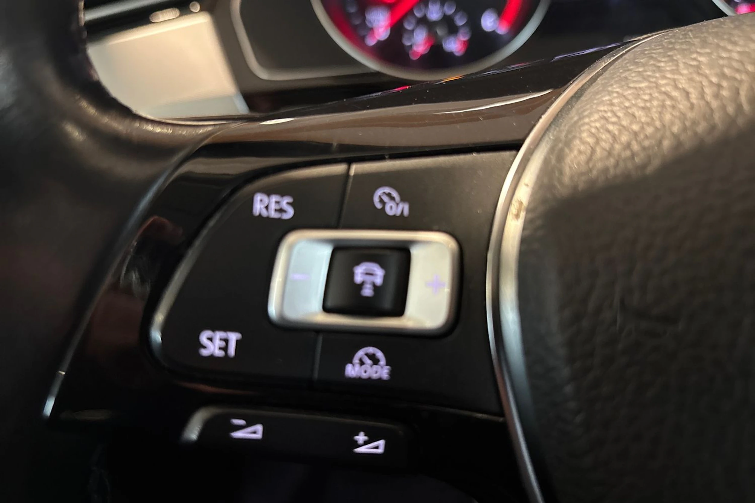 Valkoinen Volkswagen PASSAT 2018 kuva 12.
