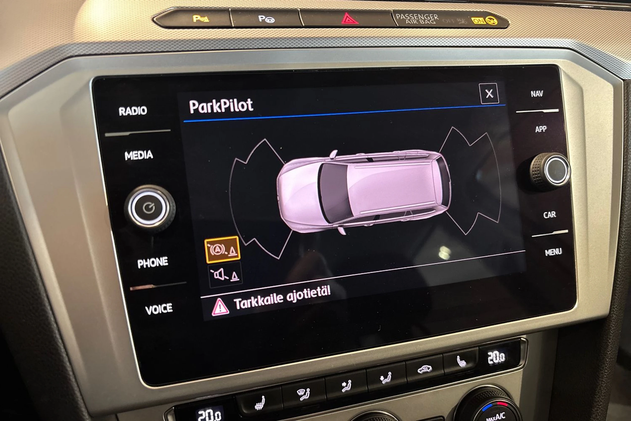 Valkoinen Volkswagen PASSAT 2018 kuva 16.
