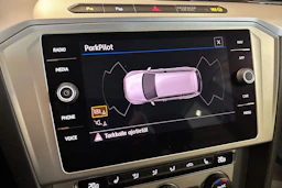 Valkoinen Volkswagen PASSAT 2018 kuva 16.