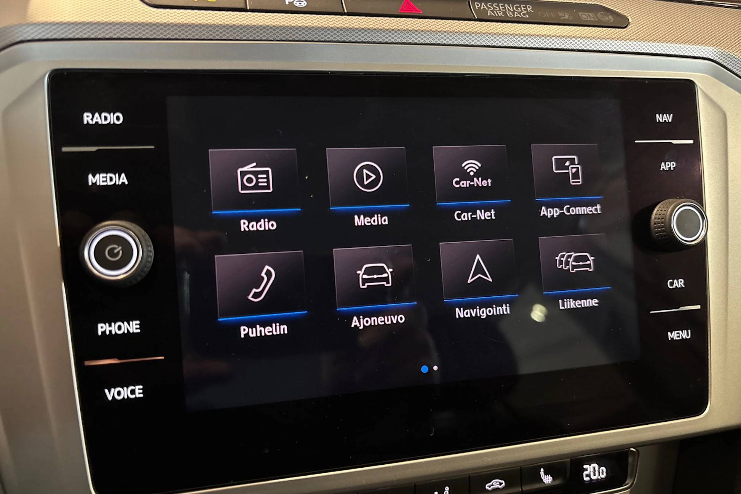 Valkoinen Volkswagen PASSAT 2018 kuva 18.