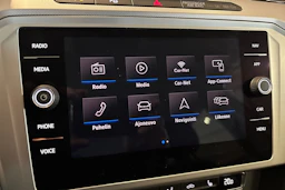 Valkoinen Volkswagen PASSAT 2018 kuva 18.