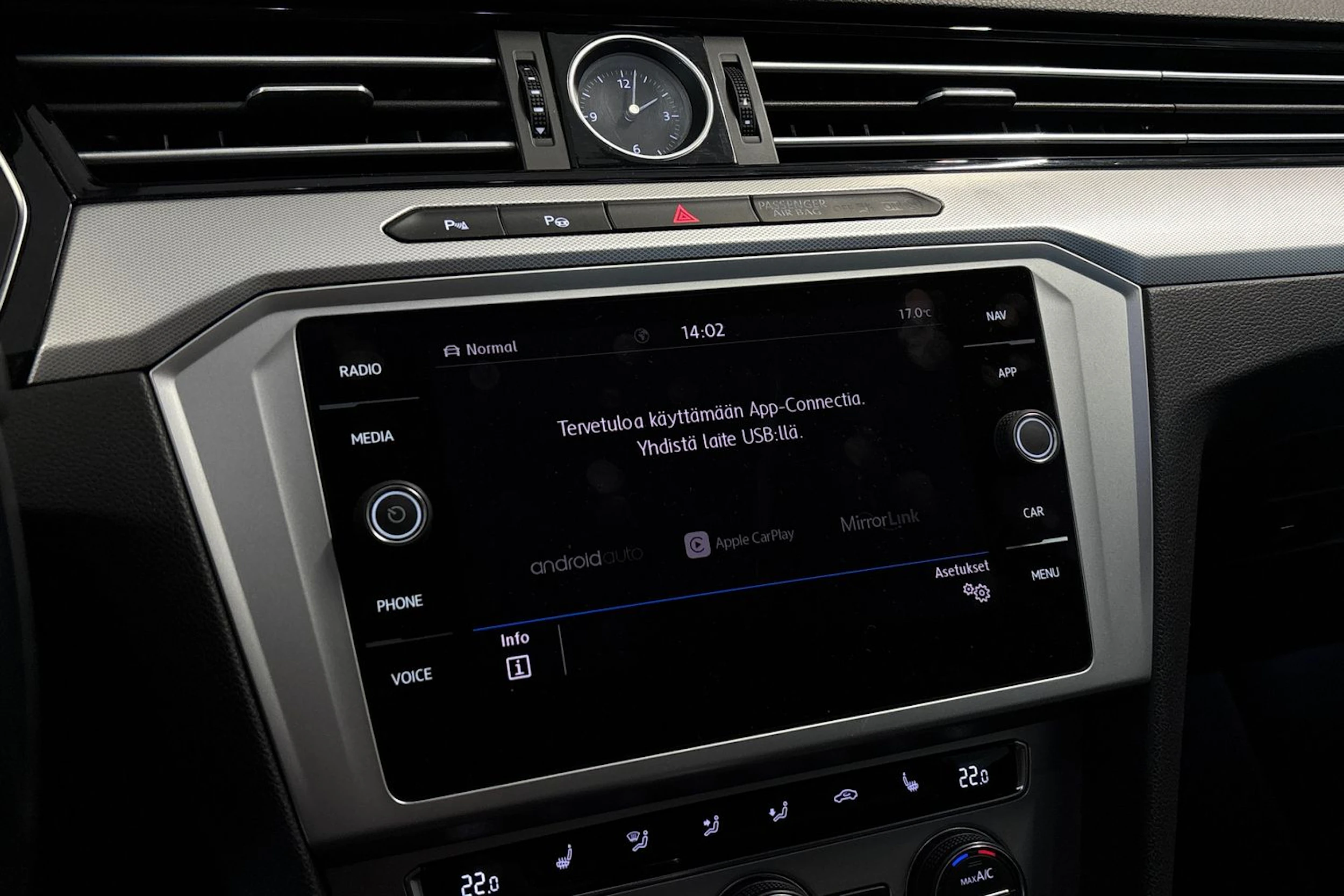 valkoinen Volkswagen Passat 2018 kuva 4.