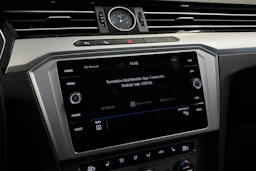 valkoinen Volkswagen Passat 2018 kuva 4.