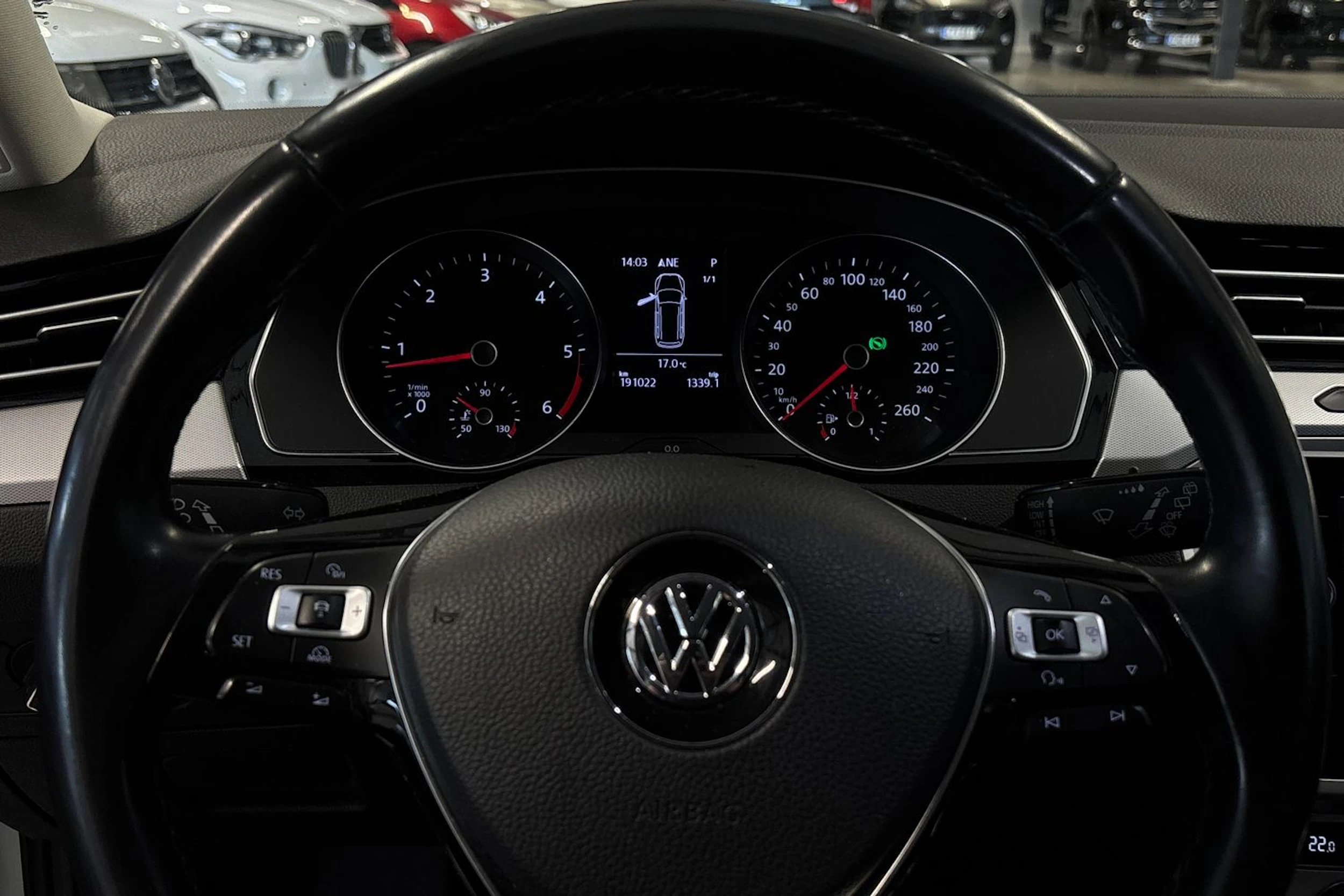 valkoinen Volkswagen Passat 2018 kuva 6.