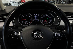 valkoinen Volkswagen Passat 2018 kuva 6.