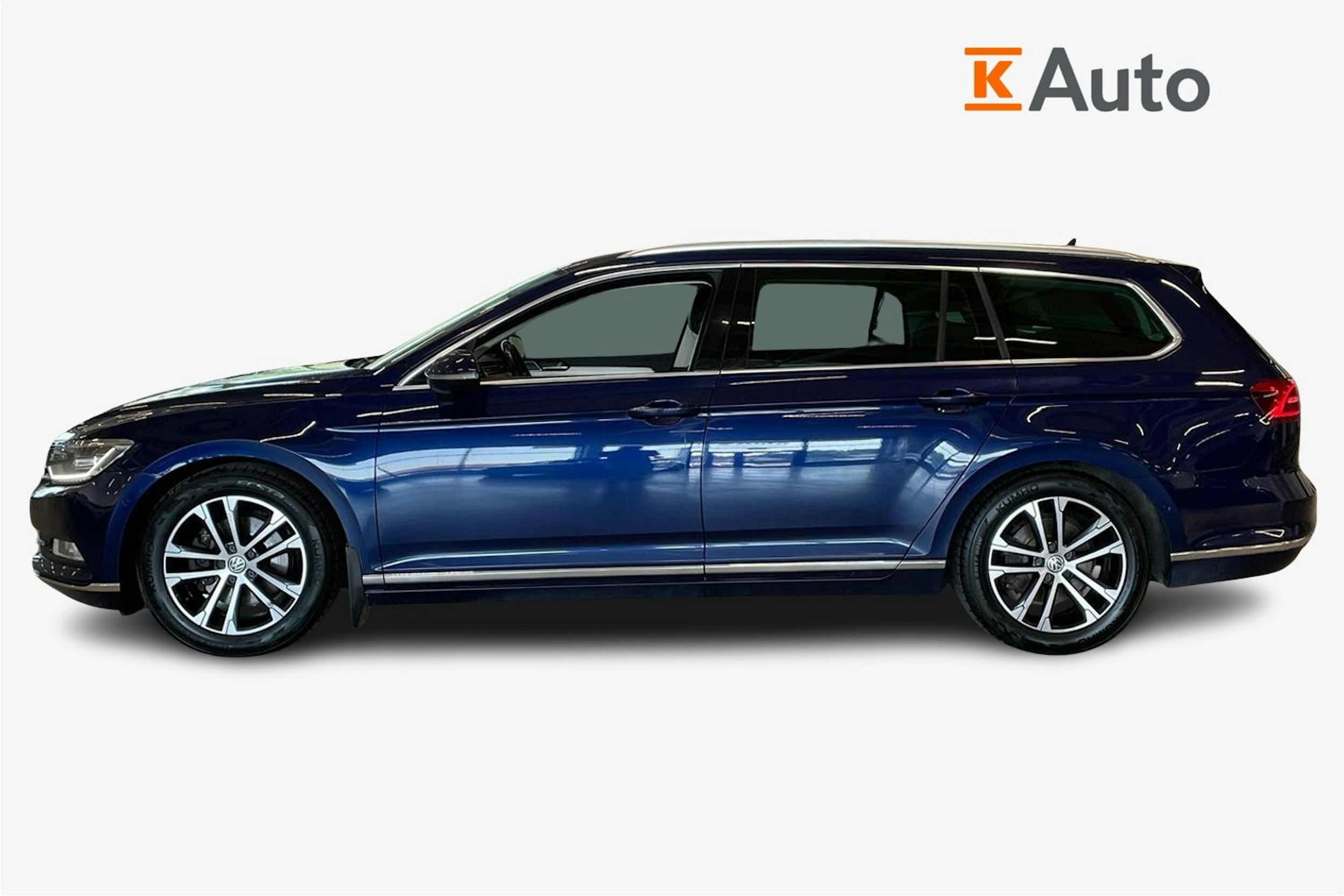 sininen Volkswagen Passat 2018 kuva 6.