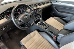 sininen Volkswagen Passat 2018 kuva 7.