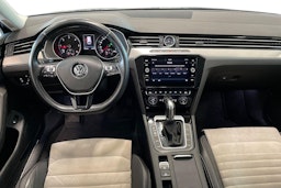 sininen Volkswagen Passat 2018 kuva 9.