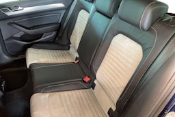 sininen Volkswagen Passat 2018 kuva 10.