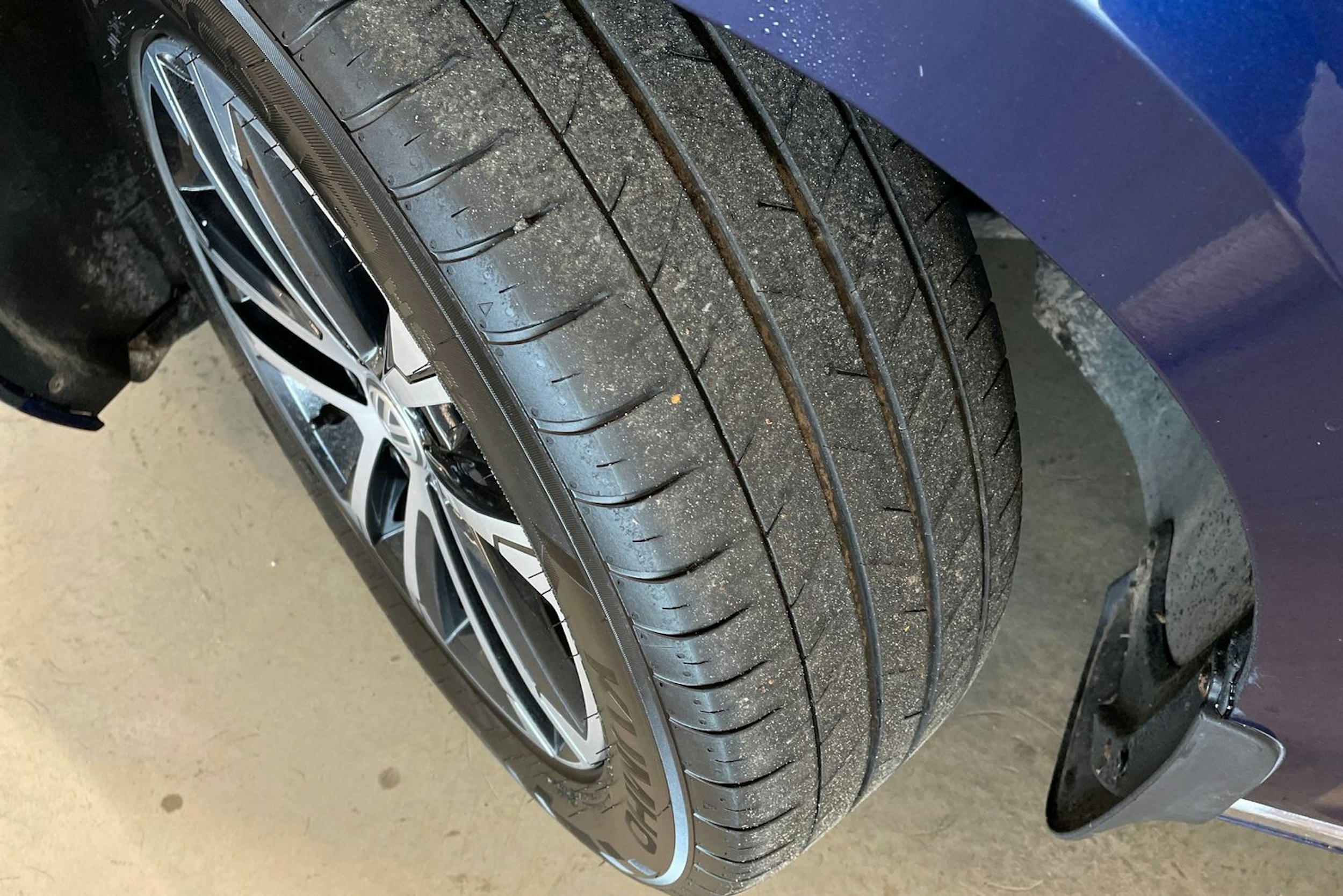 sininen Volkswagen Passat 2018 kuva 13.