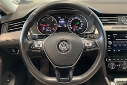 sininen Volkswagen Passat 2018 kuva 14.