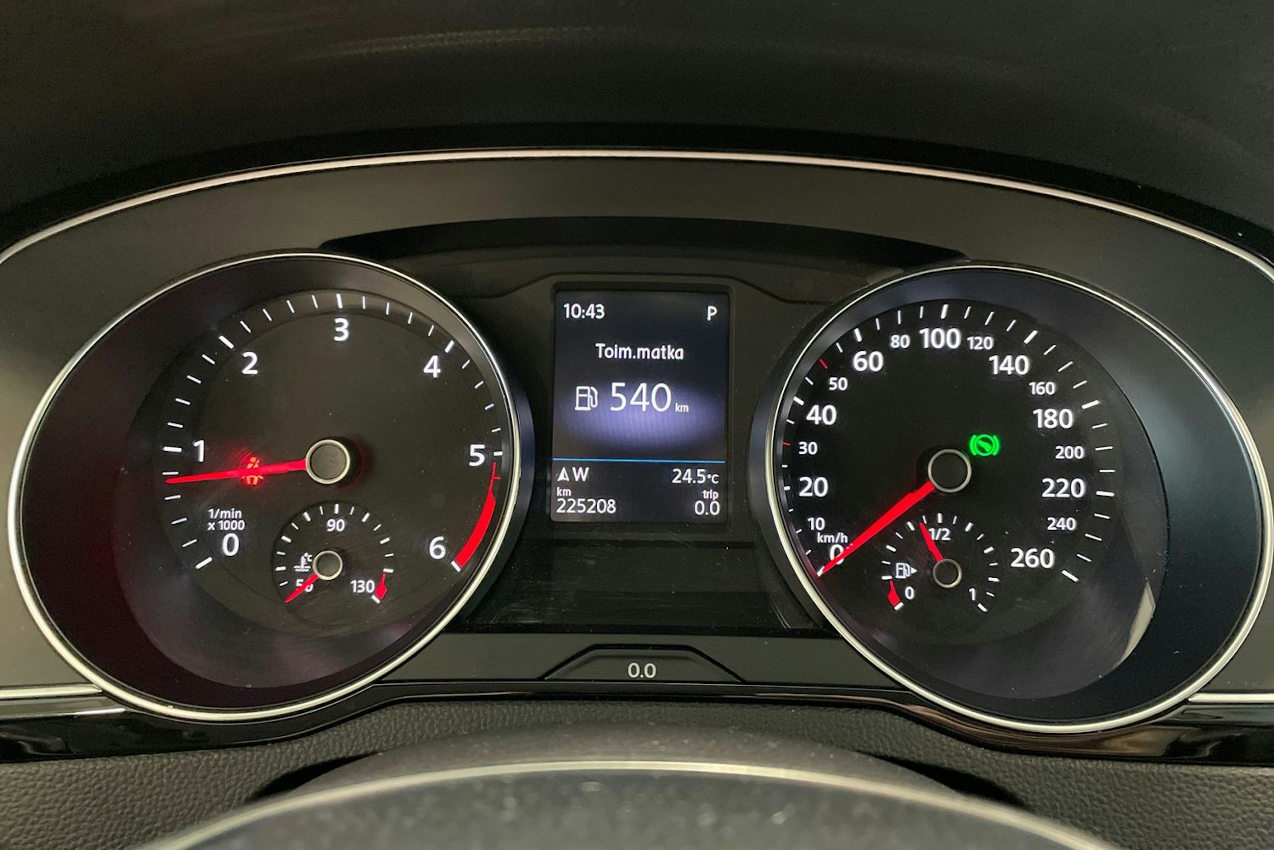 sininen Volkswagen Passat 2018 kuva 17.