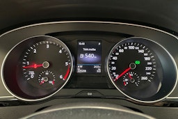 sininen Volkswagen Passat 2018 kuva 17.