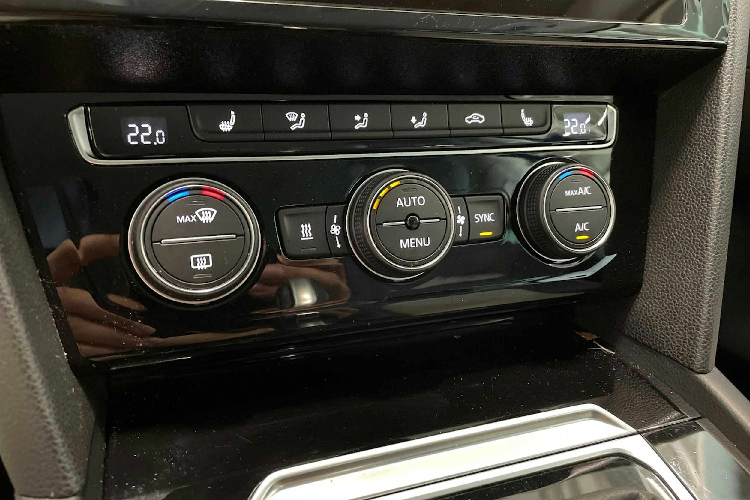 sininen Volkswagen Passat 2018 kuva 20.