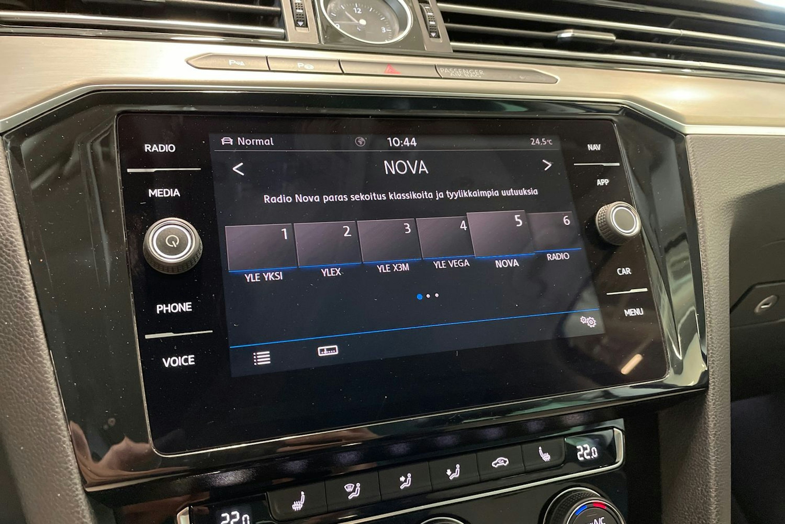 sininen Volkswagen Passat 2018 kuva 21.