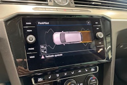 sininen Volkswagen Passat 2018 kuva 22.