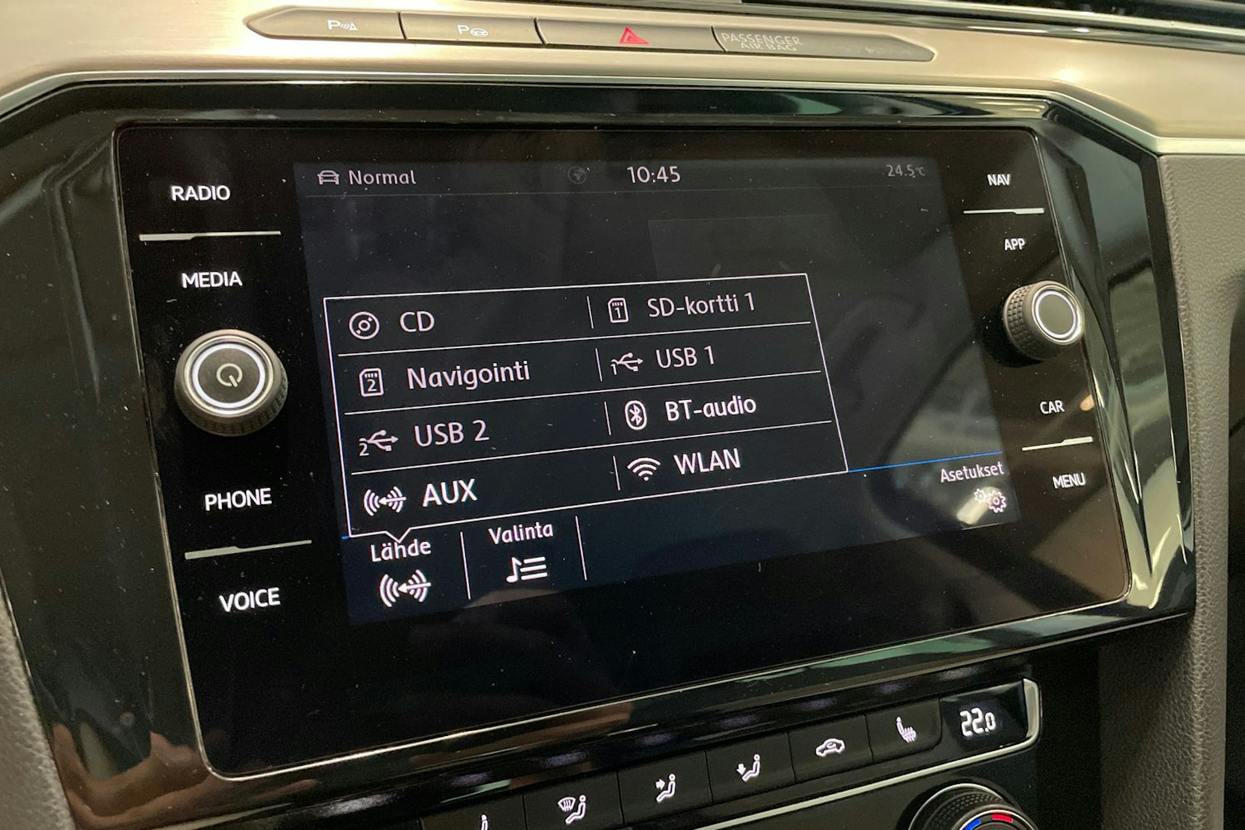 sininen Volkswagen Passat 2018 kuva 23.