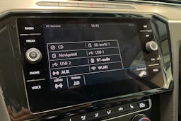 sininen Volkswagen Passat 2018 kuva 23.
