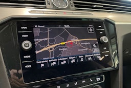 sininen Volkswagen Passat 2018 kuva 24.