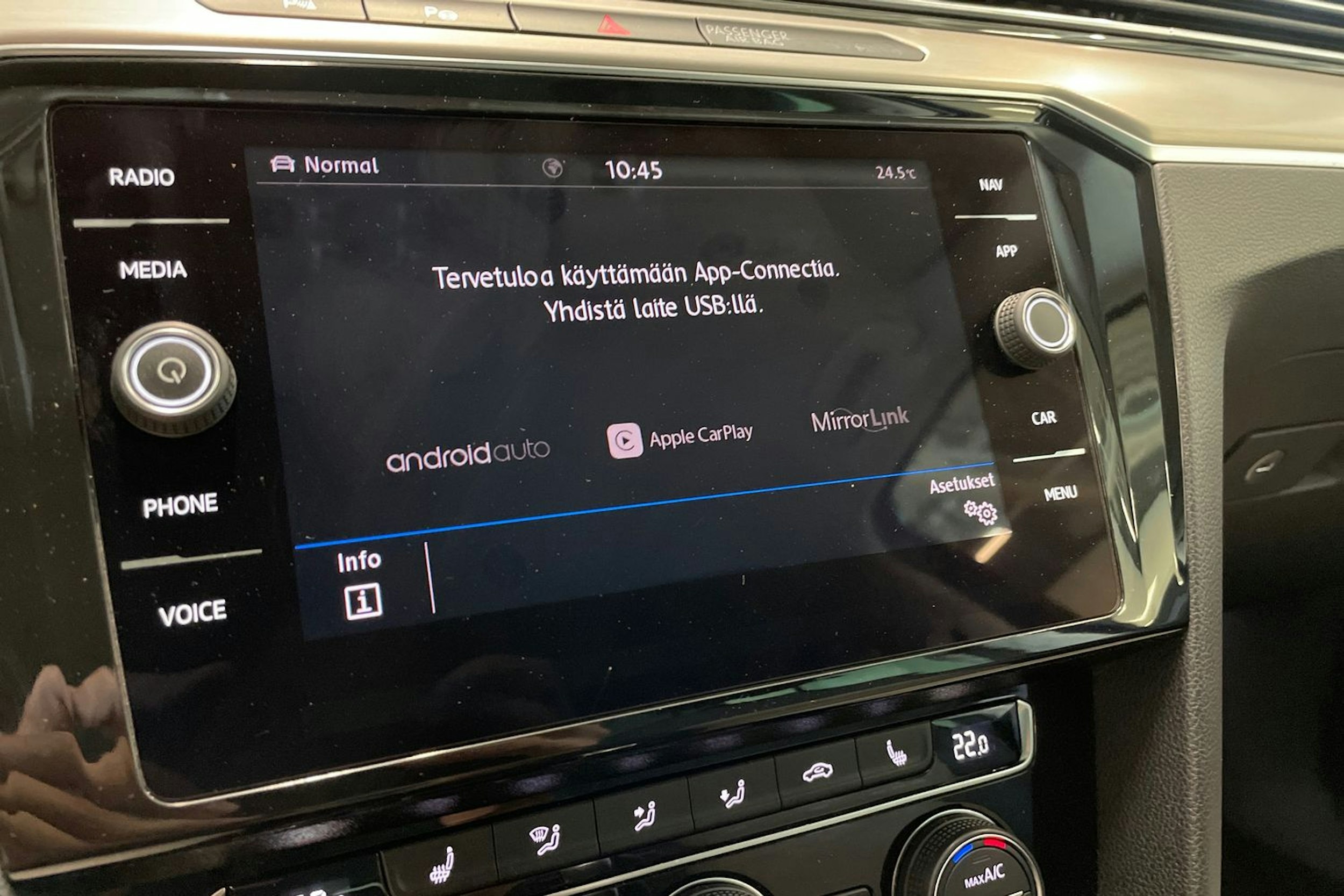 sininen Volkswagen Passat 2018 kuva 25.