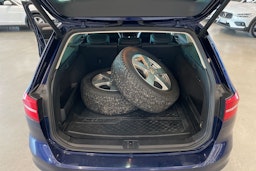 sininen Volkswagen Passat 2018 kuva 26.