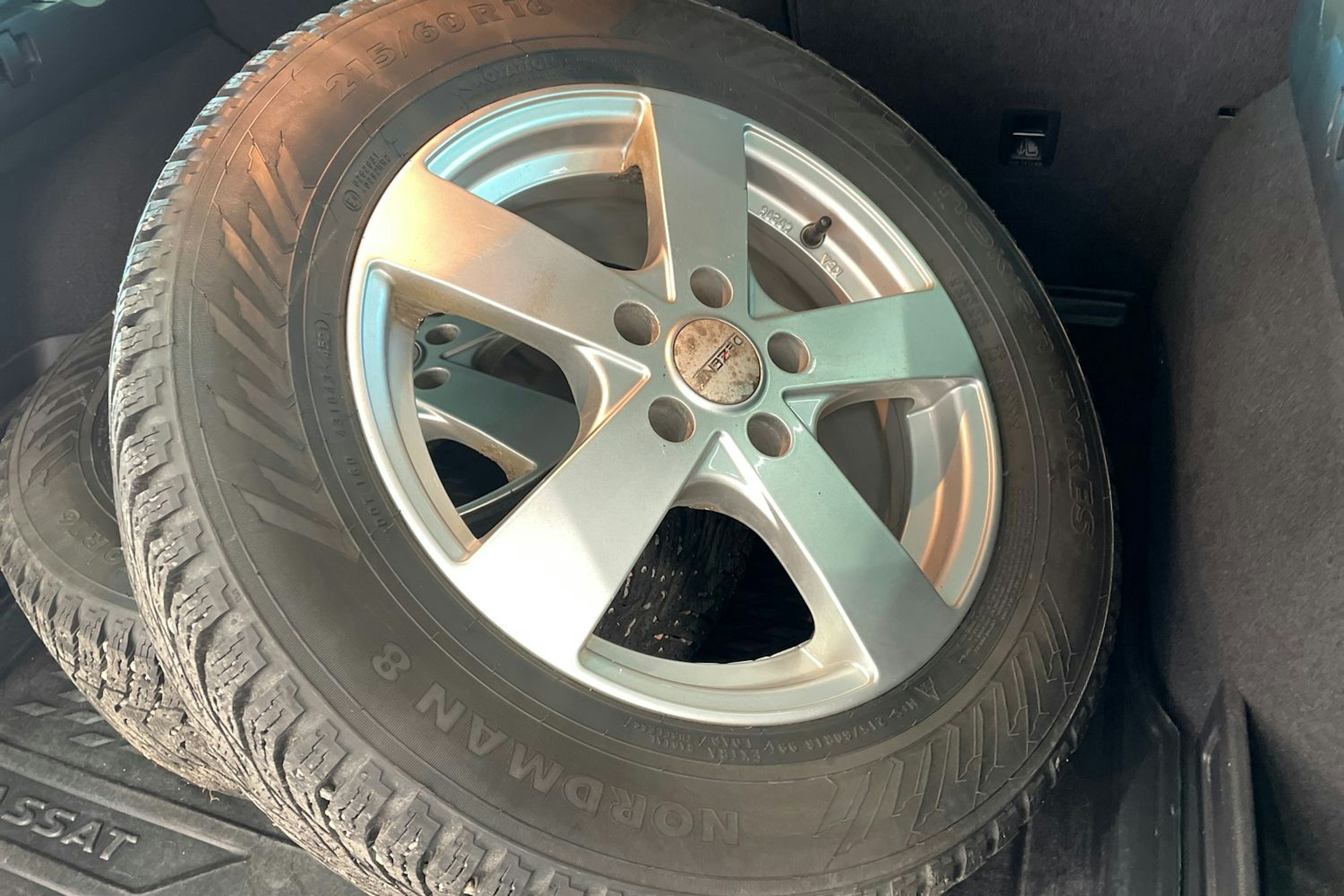 sininen Volkswagen Passat 2018 kuva 27.